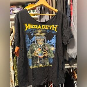 Band tee size xl neck has been cut